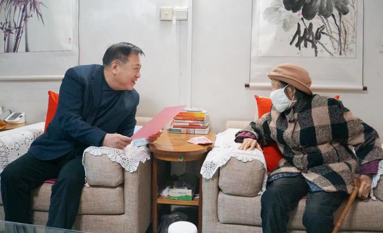 情系老干部 慰问暖人心 ——k1体育麻将胡了集团开展春节前走访慰问