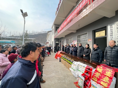 集团联合西安市司法局配合开展“迎新春走访慰问暨法治宣传和义诊”活动